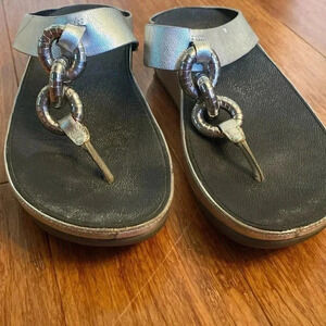 Fitflop silver low wedge - silver circle sandal size 7 - good condition